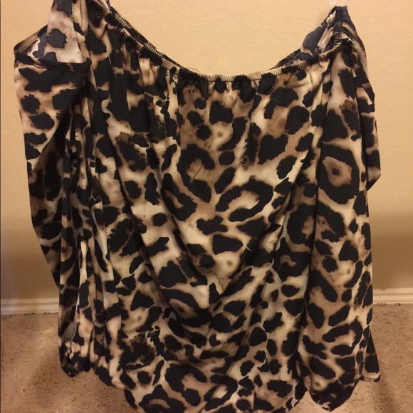 Cheetah print of Shoulder Top, BNWOT straight from - Picture 3 of 3